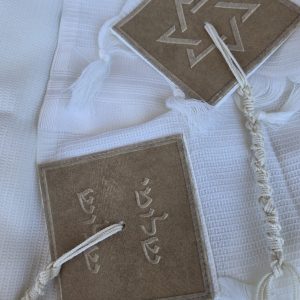 טלית צמר פרימיום – דגם יברכך- עם חריטת שם